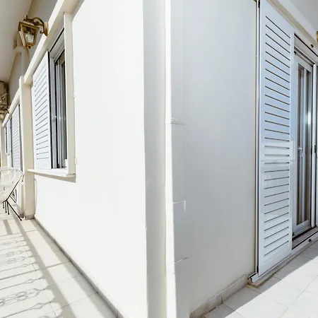 Apartamento Porfyra 2 *